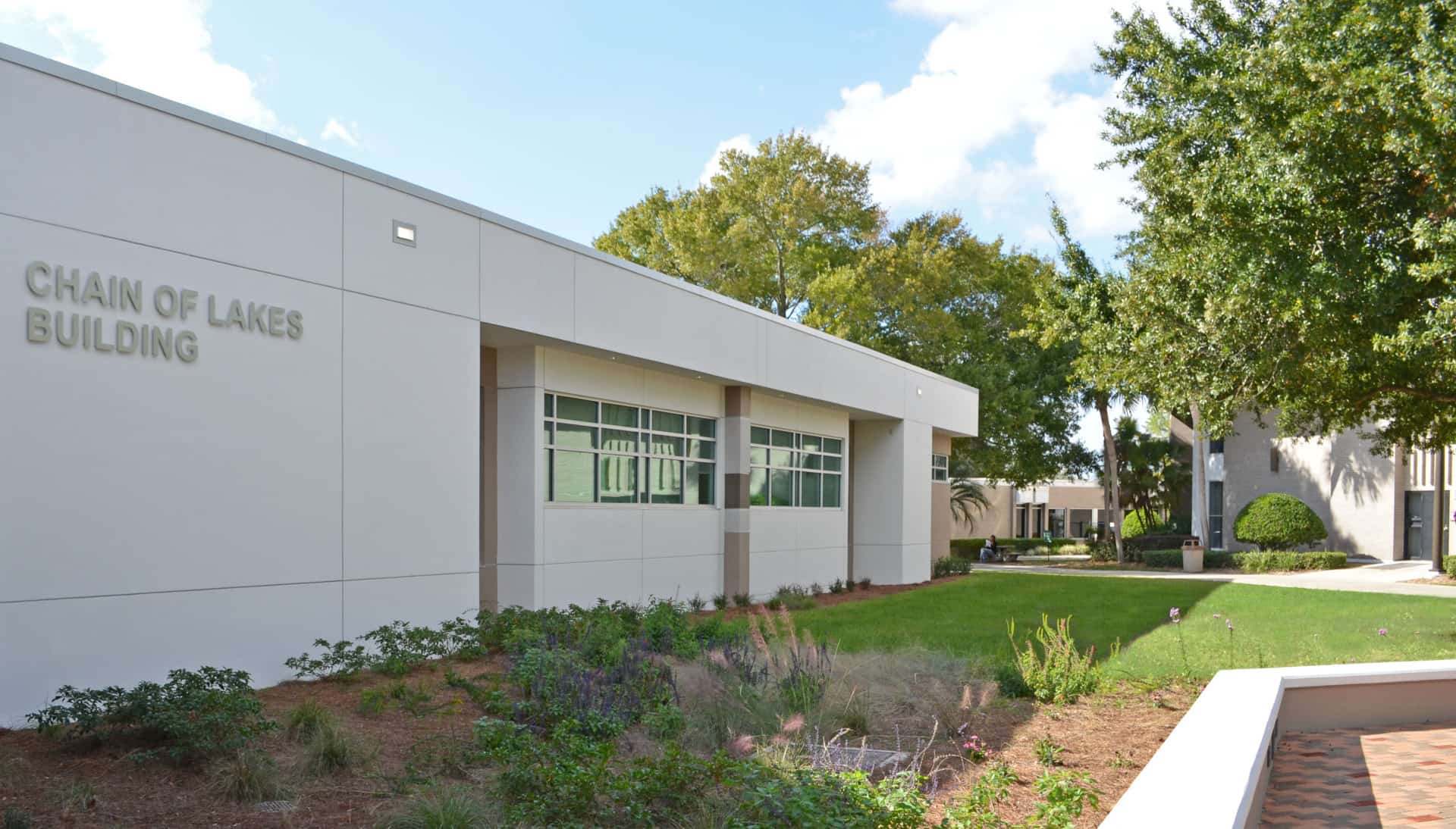 CHAIN OF LAKES BUILDING Straughn Trout Architects