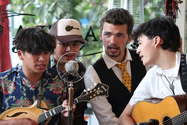 CRYING UNCLE BLUEGRASS Strawberry Music, Inc.