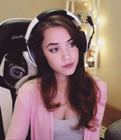 Hottest Female Twitch Streamers (Top 24) - Streamsentials
