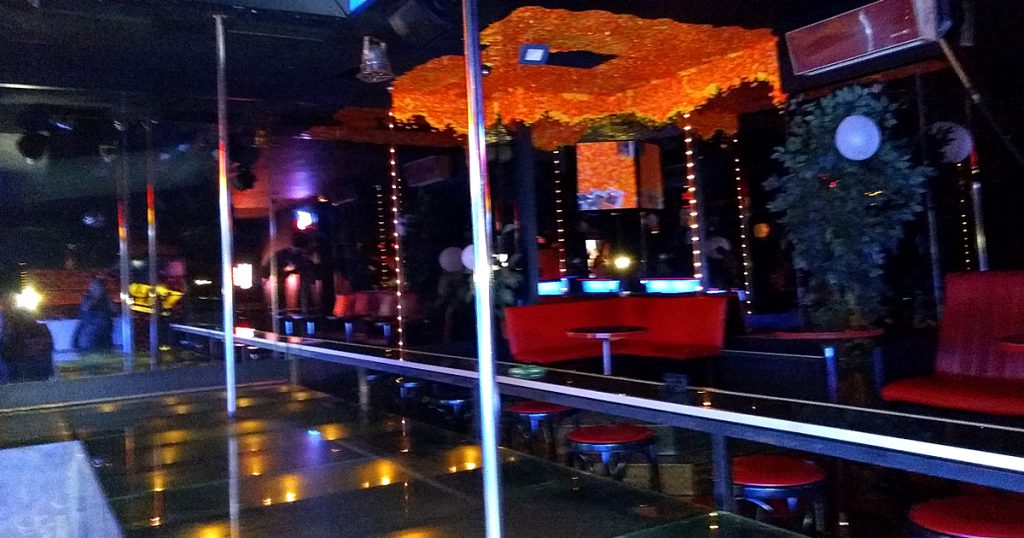 Table Dance Show im Hands Off Tabledance Strich / Code / Move