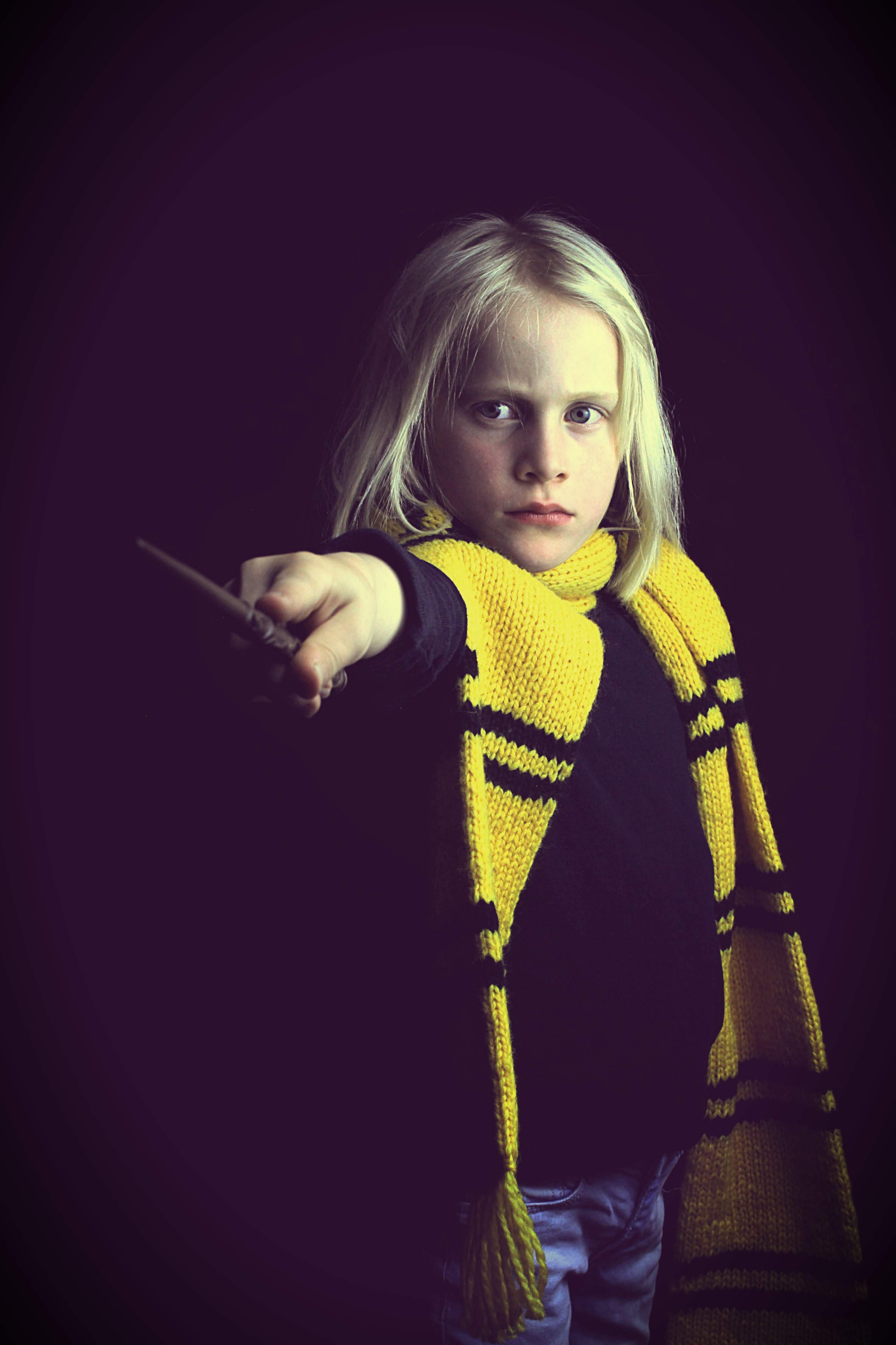 DIY Hufflepuff halstørklæde børn Strikzilla