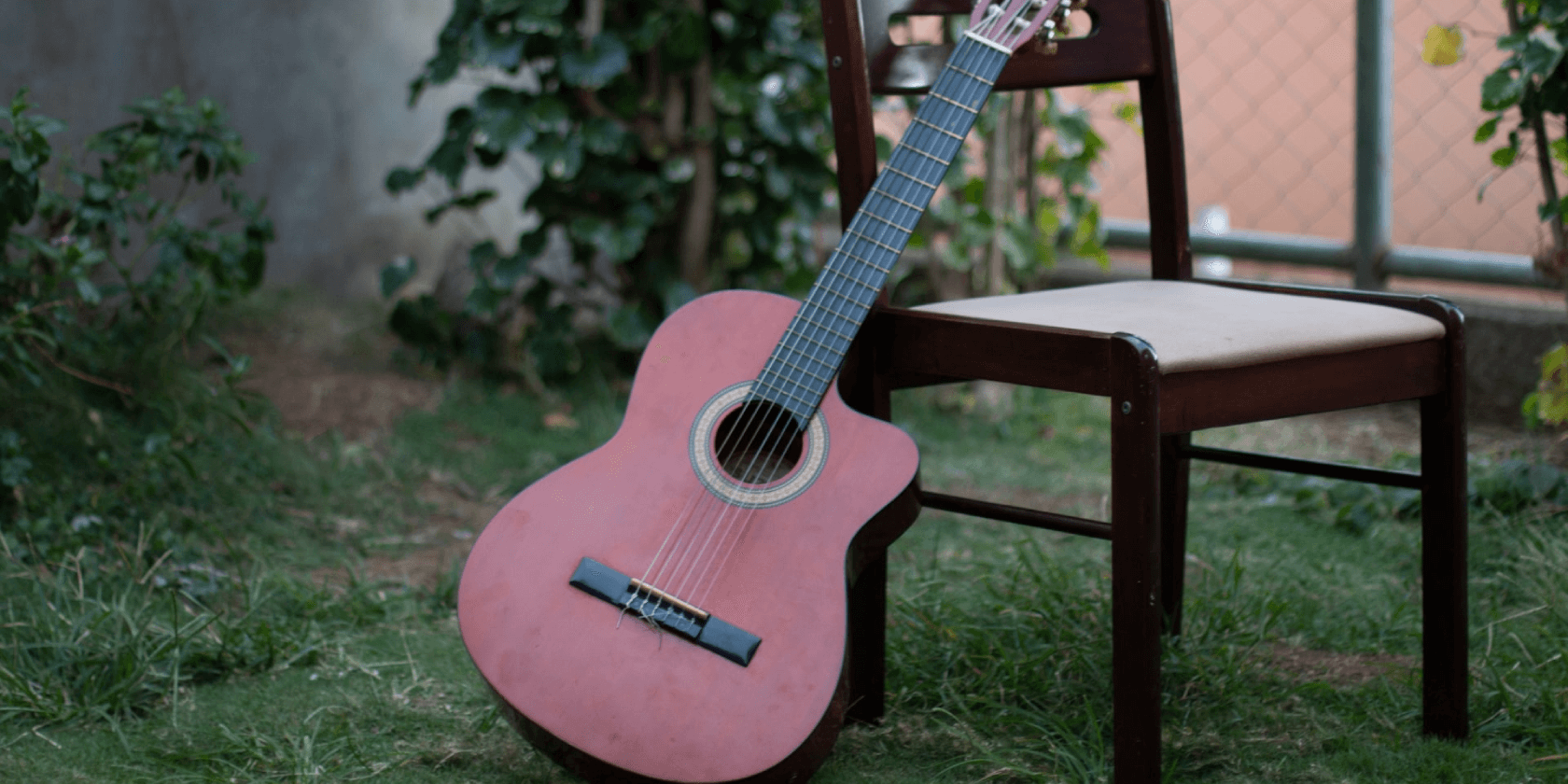 How to Properly Pack a Guitar for Shipping in 4 Steps