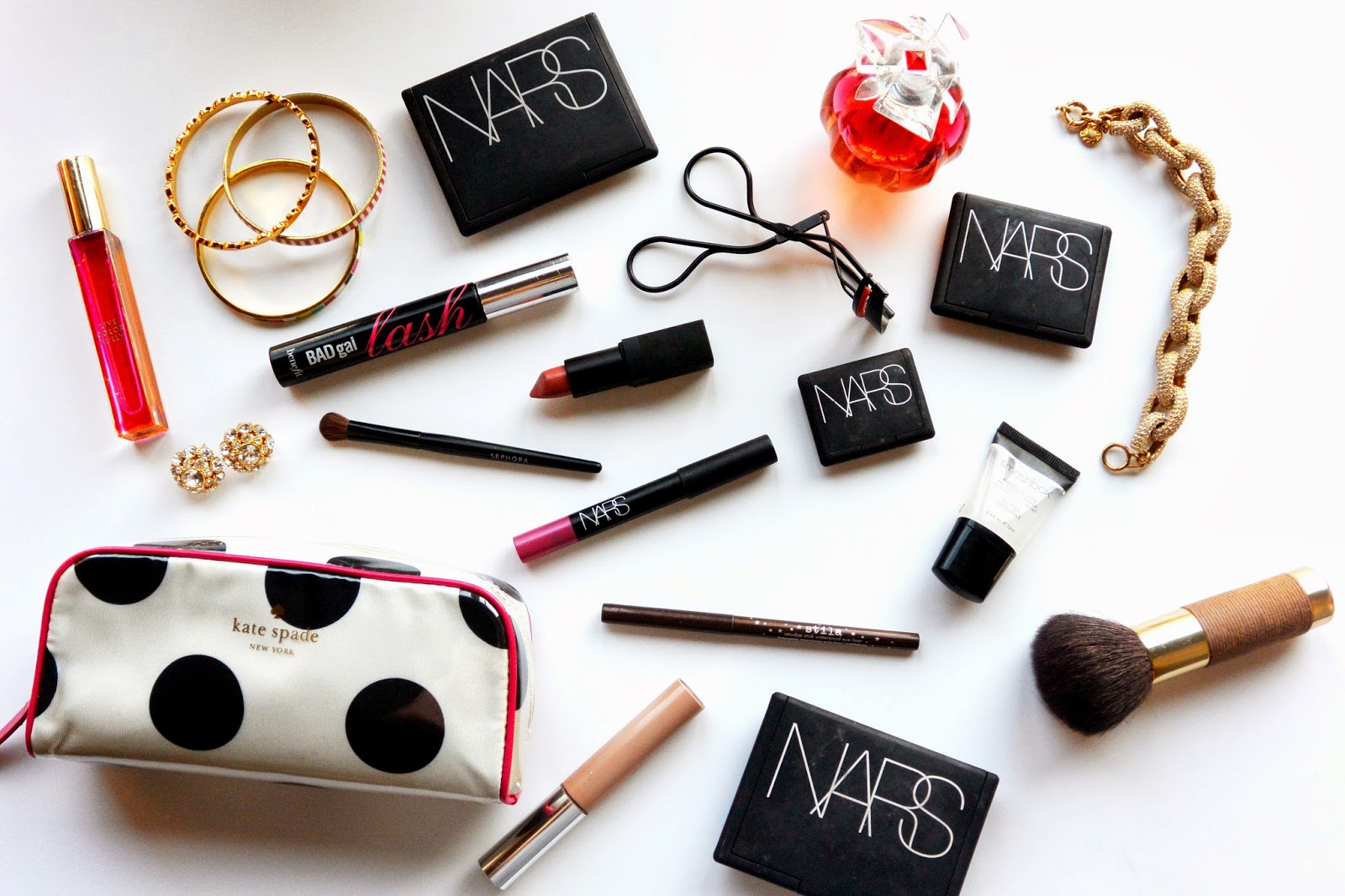 What To Carry In Your Makeup Bag For Work Saubhaya Makeup