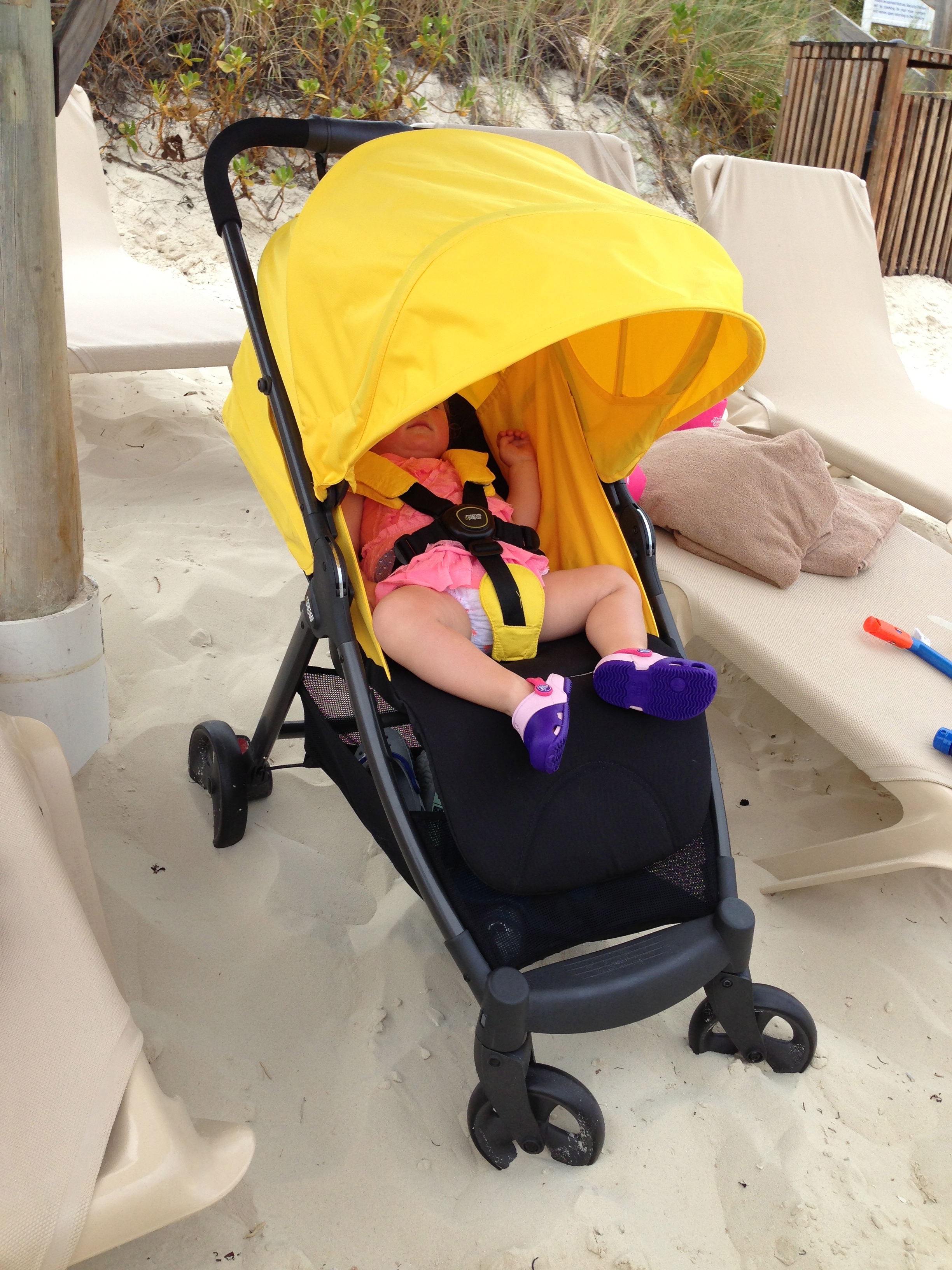 Stroller Review Mamas & Papas Armadillo Stroller in the City