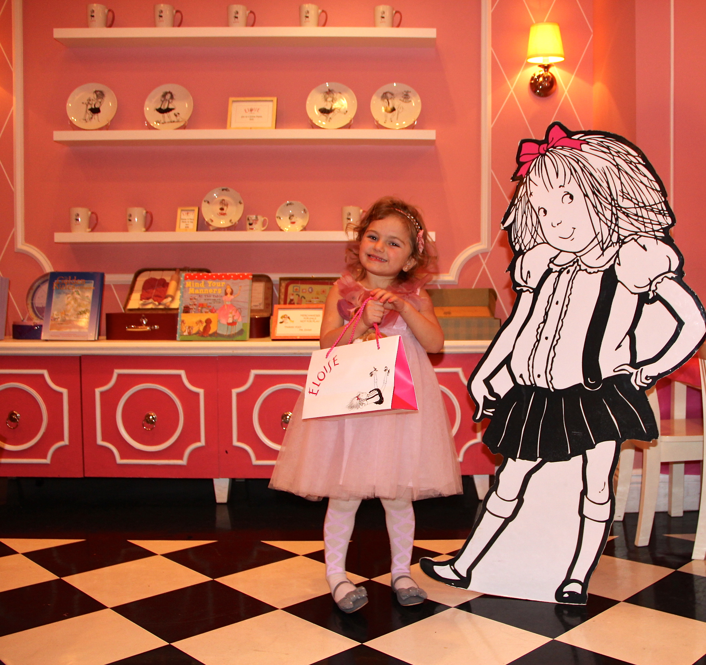 A Rawther Fancy Tea Stroller in the City