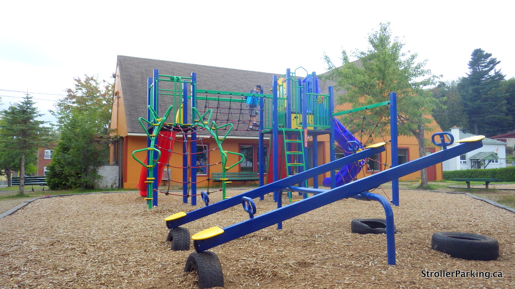 ValDavid LéonidasDufresne Park StrollerParking