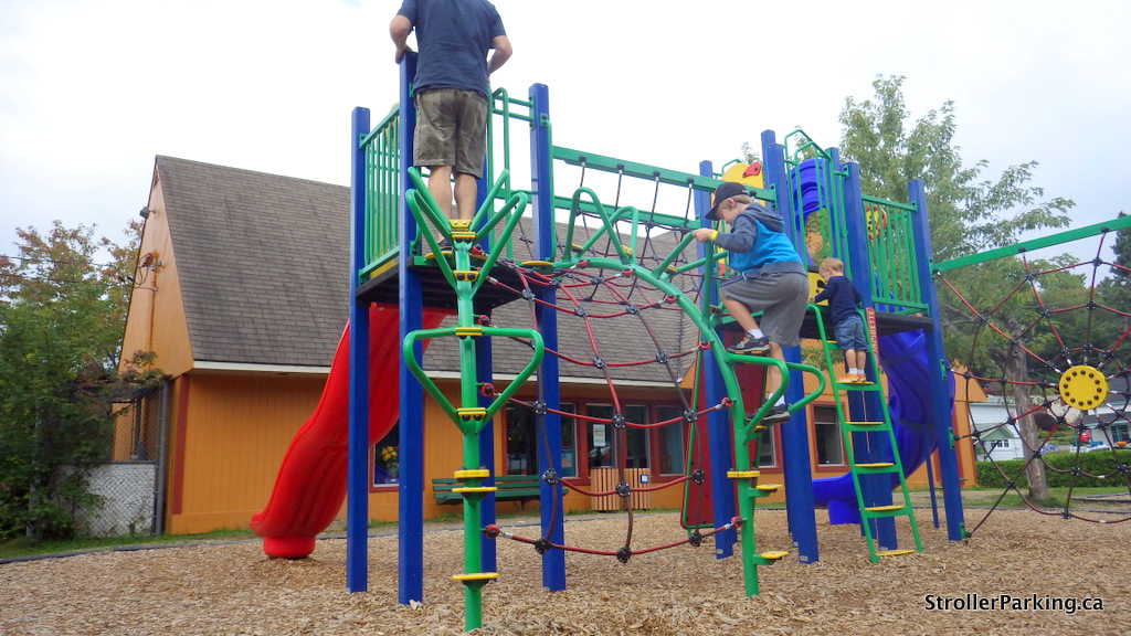 ValDavid LéonidasDufresne Park StrollerParking