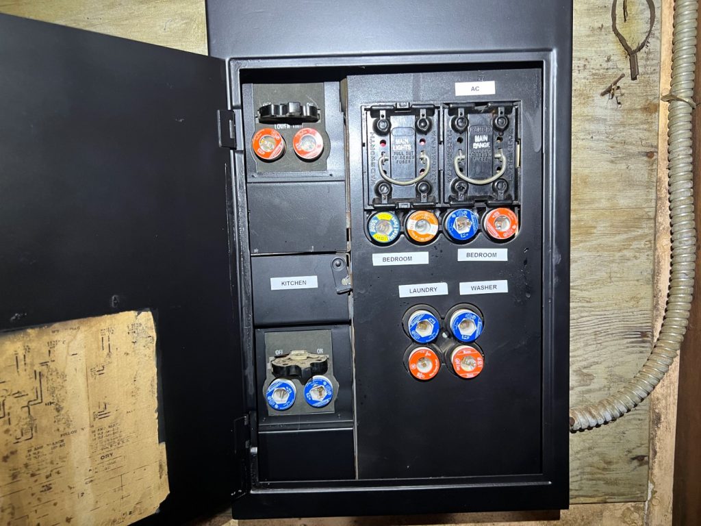 Old fuse panel 60 amps or 100 amps? Structure Tech Home Inspections
