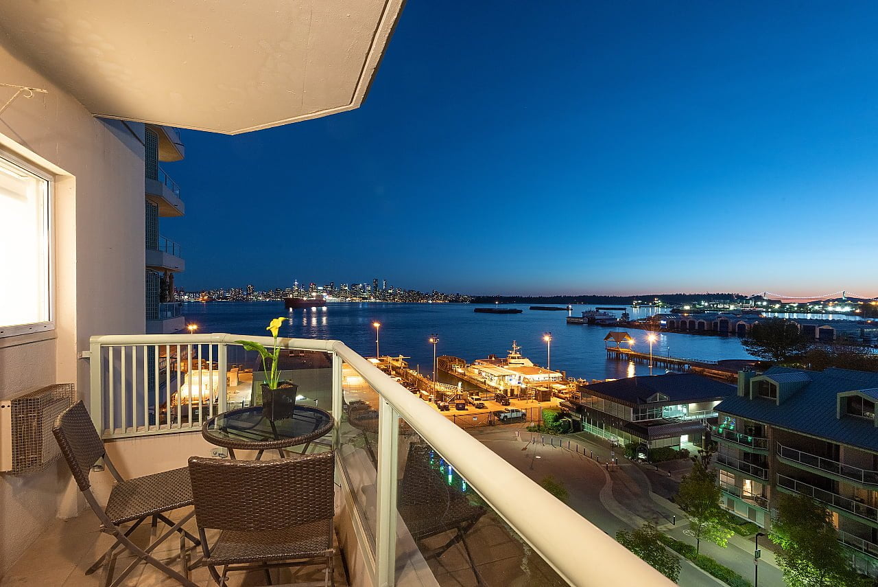 Waterfront Living at Chadwick Court! Stu Bell