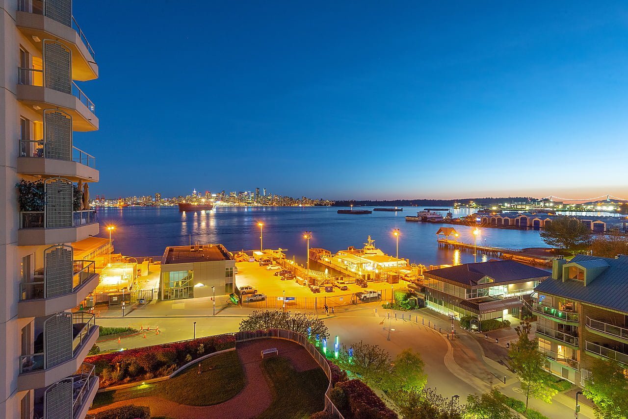 Waterfront Living at Chadwick Court! Stu Bell