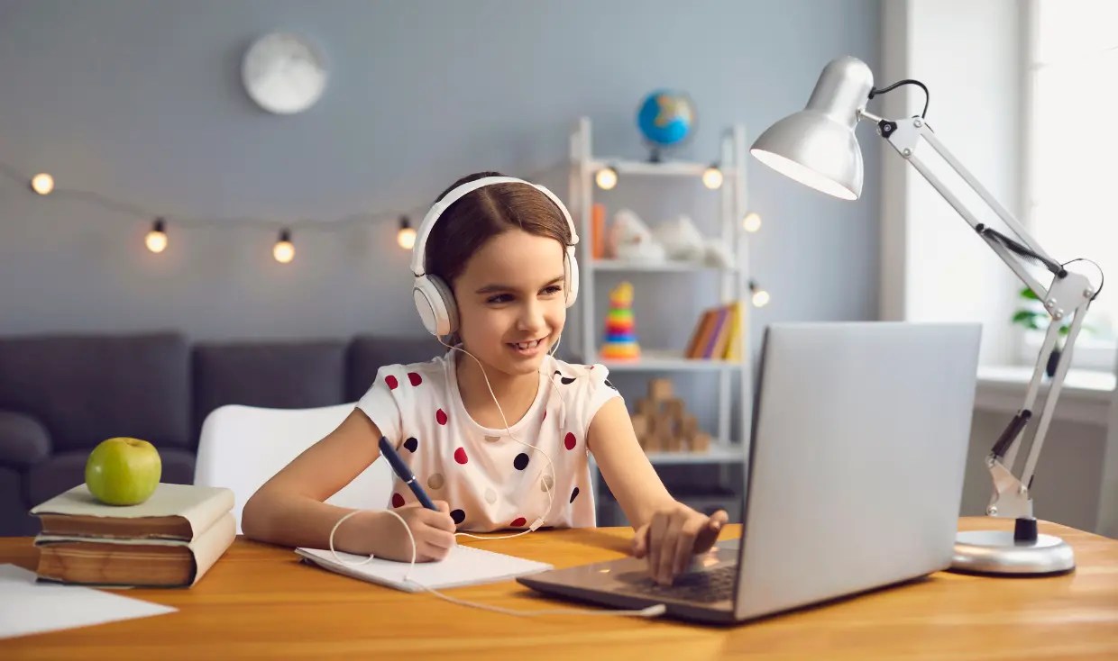 Online Classes Vs Offline Classes A Detailed Comparison in 2024!