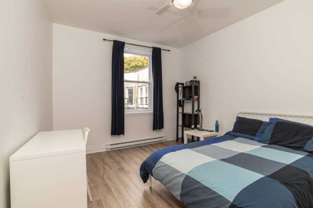 Room 2 Edouard Montpetit, 2nd Floor Student Housing Mtl