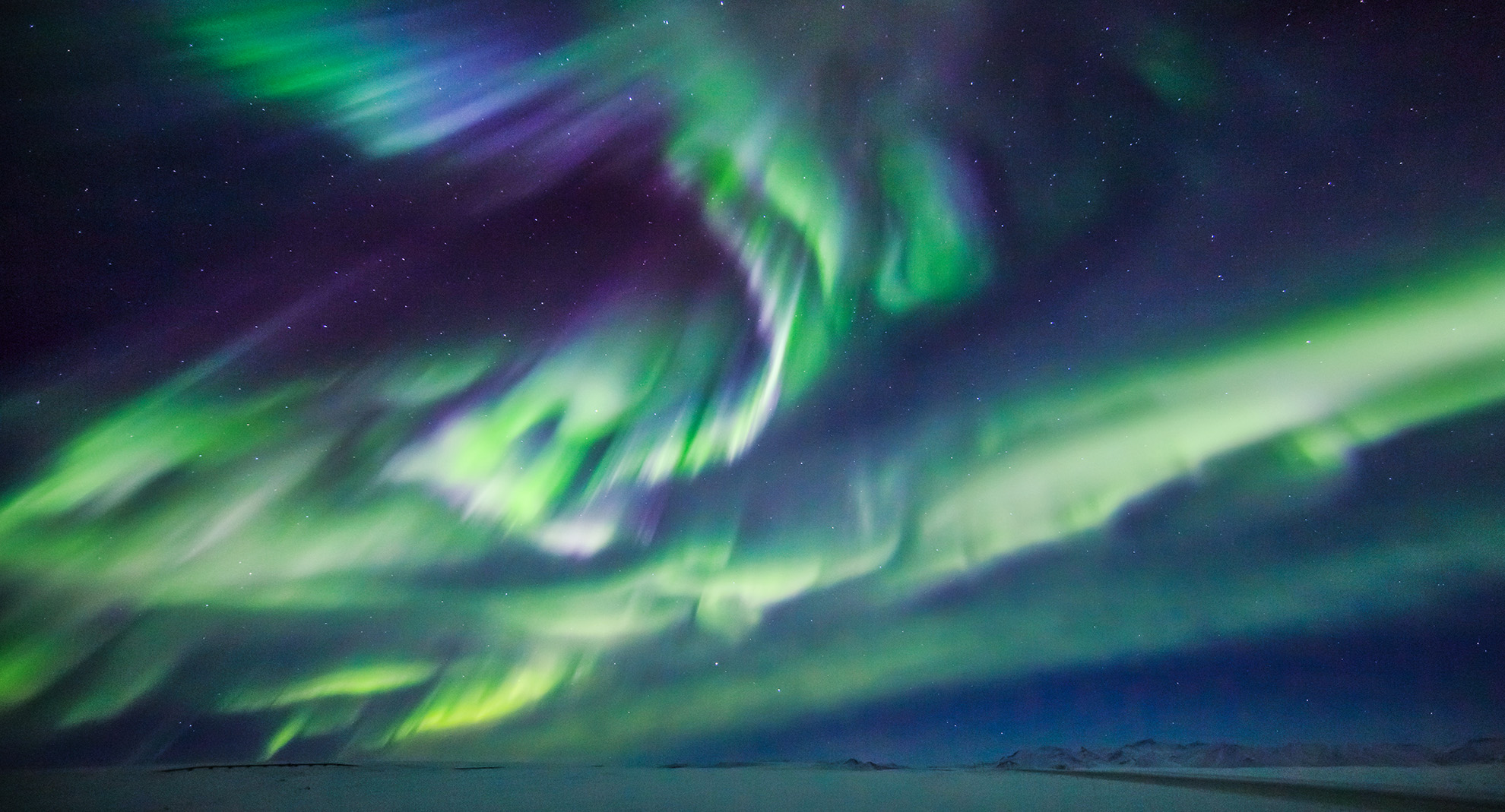 オーロラ カメラマン 写真家 アラスカ 金本孔俊 yoshitoshi kanemoto スタジオゴールド 春日野道 神戸 兵庫県 癒し オーロラハンター 絶景 奇跡 夜空 フェアバンクス 北極圏　写真教室