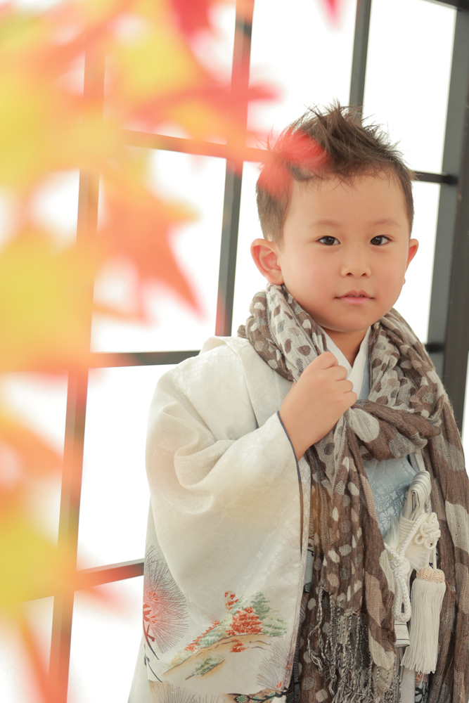 【七五三】着物姿は凛々しく！タキシード姿は華やかに！男の子も和装から洋装にお着替えして753を楽しもう♪ トータルフォトスタジオトマト
