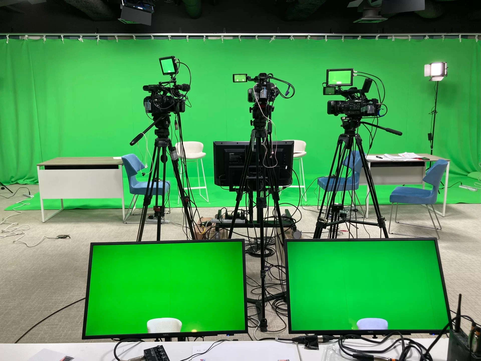 グリーンバックを使用したグルメ特番のテレビ番組収録 studio.play.jp