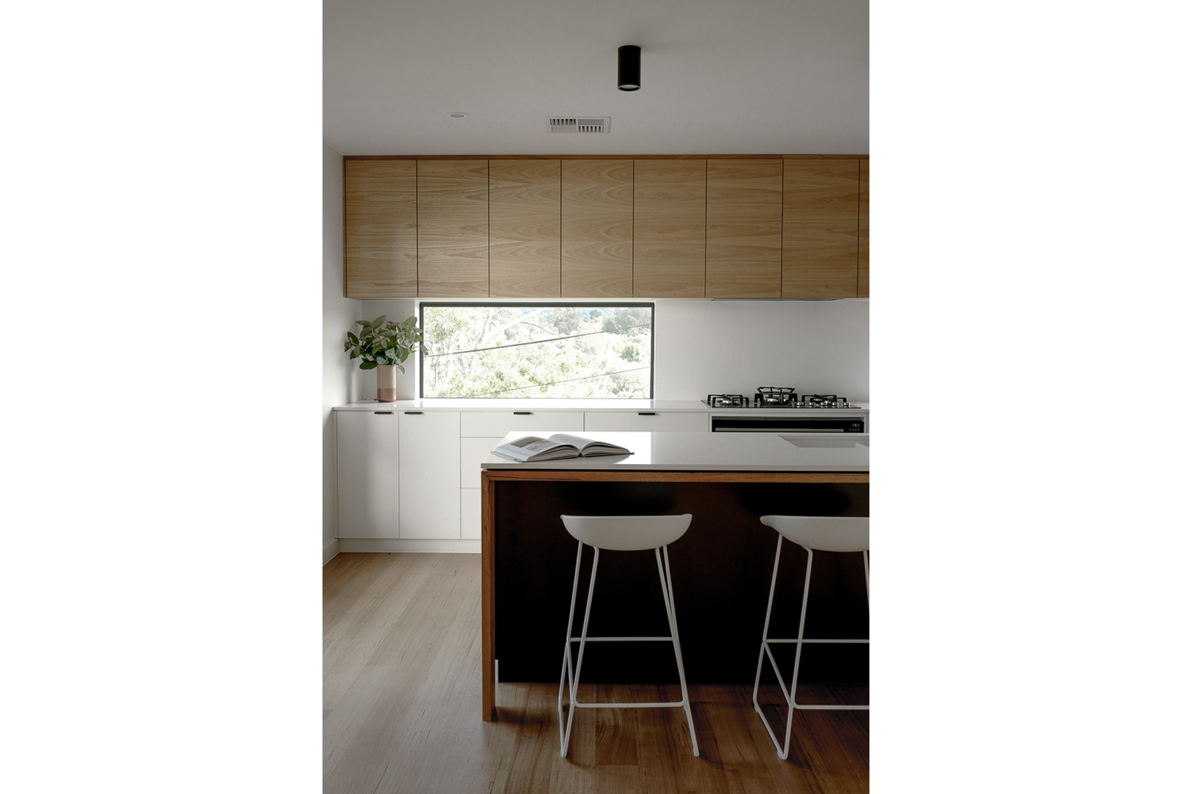 LYONS HOUSE Studio 187