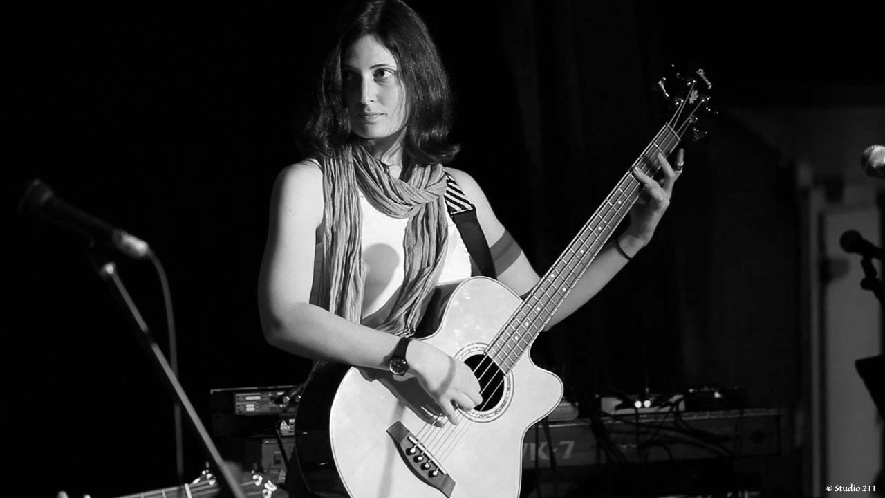 GUITAR AND BASS LESSONS TORONTO! Studio 211