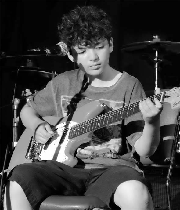 GUITAR AND BASS LESSONS TORONTO! Studio 211