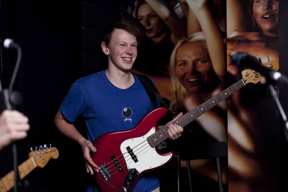 Guitar Lessons in Toronto! Private and Group! Studio 211