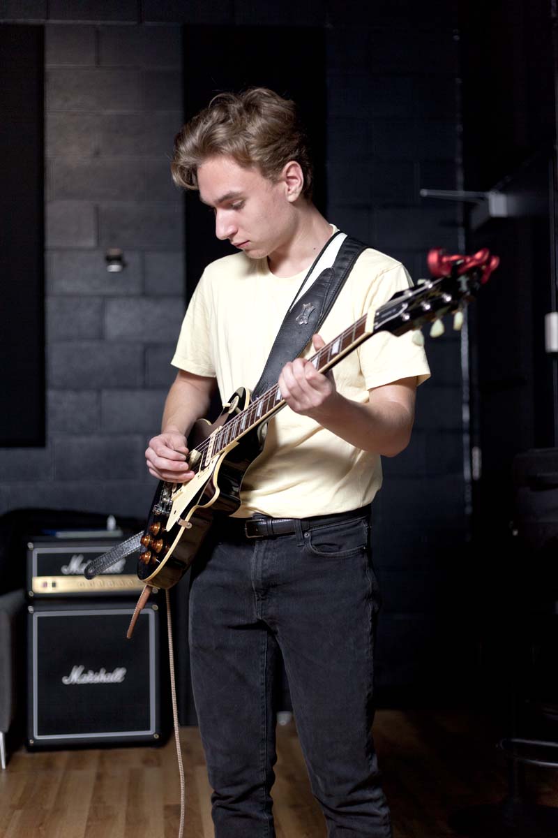 GUITAR AND BASS LESSONS TORONTO! Studio 211