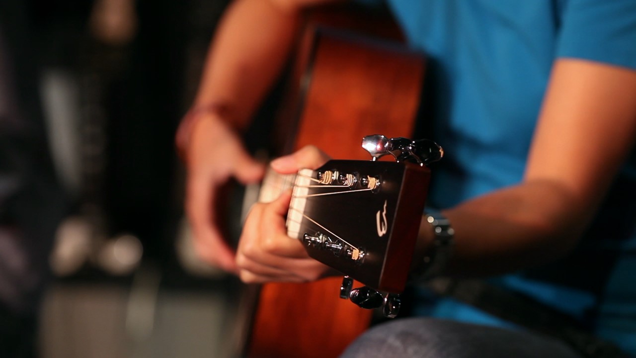 Beginner Guitar Lesson Studio 211