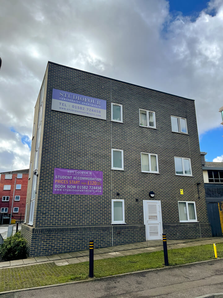Student in Luton Studio 4 Apartments
