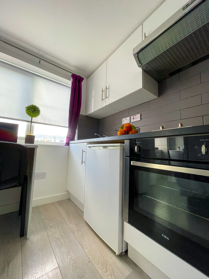 Student in Luton Studio 4 Apartments