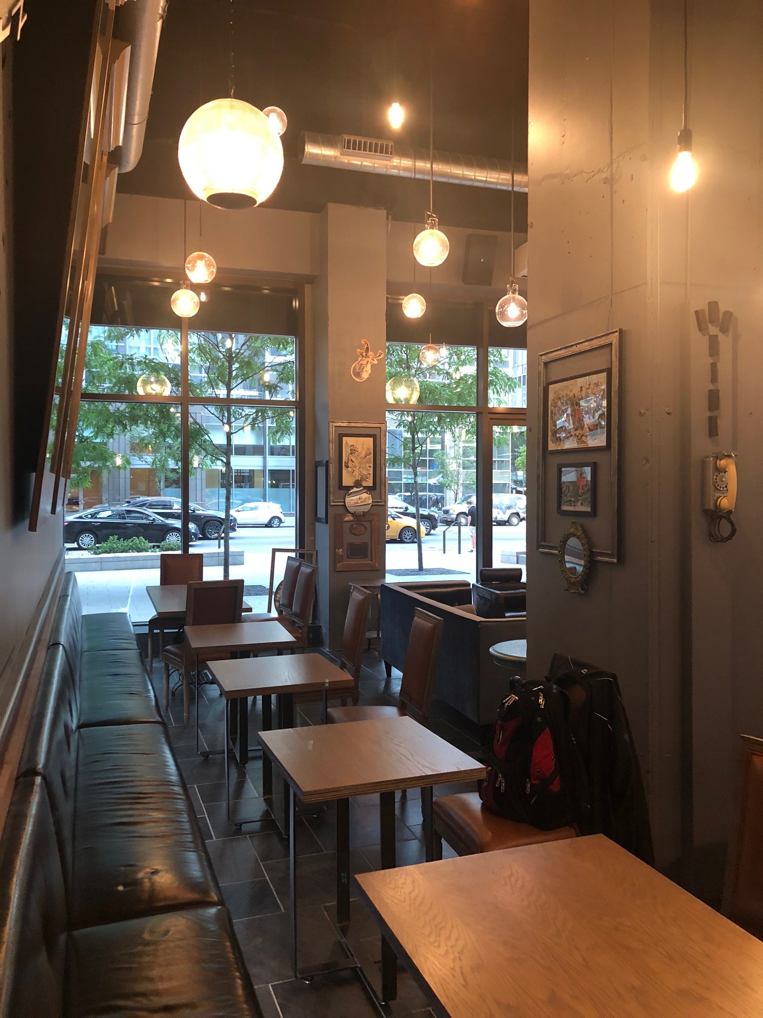 Morty’s Wine & Beer Bar studio Blu design Jaki Johnsen