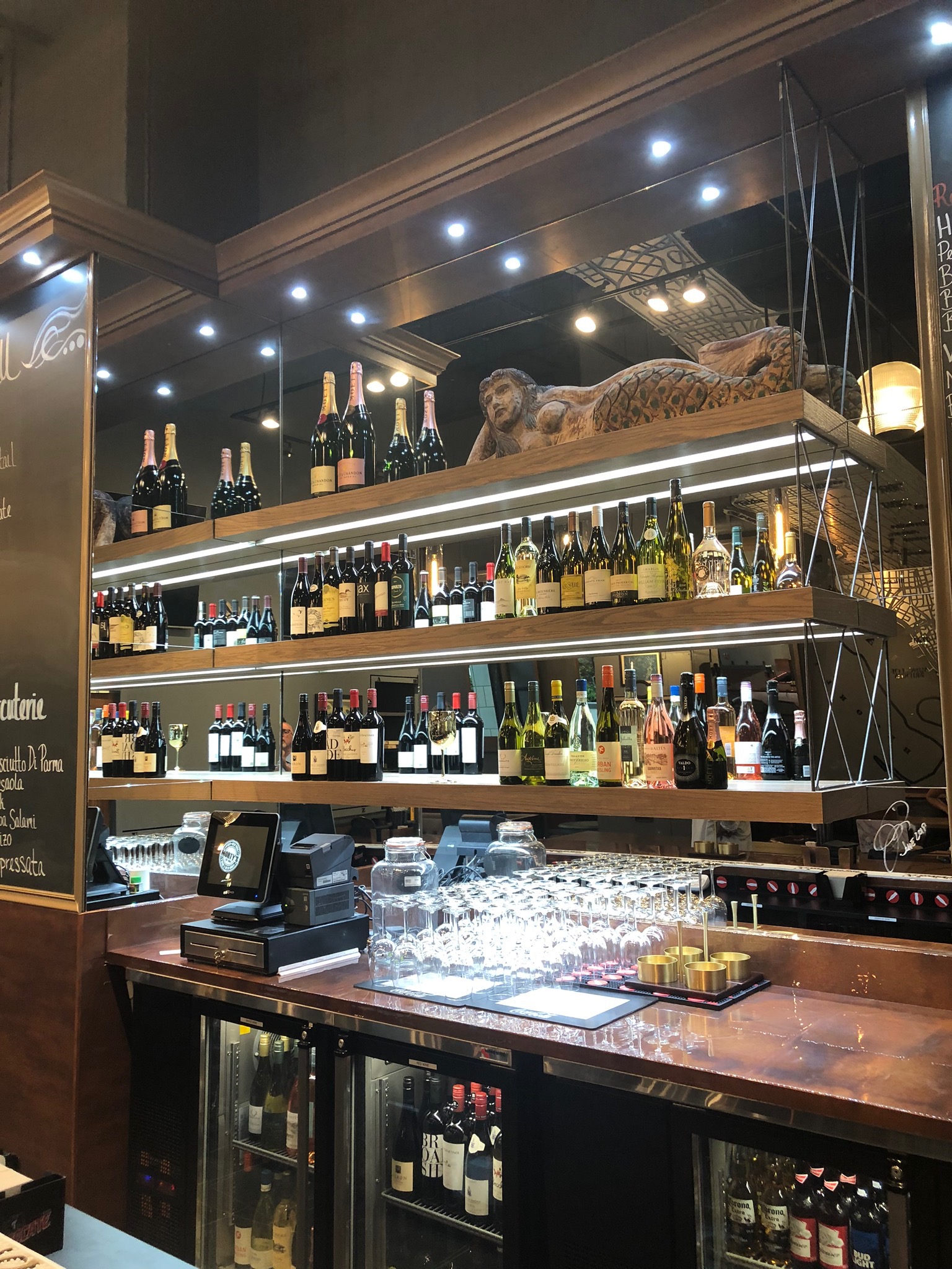 Morty’s Wine & Beer Bar studio Blu design Jaki Johnsen