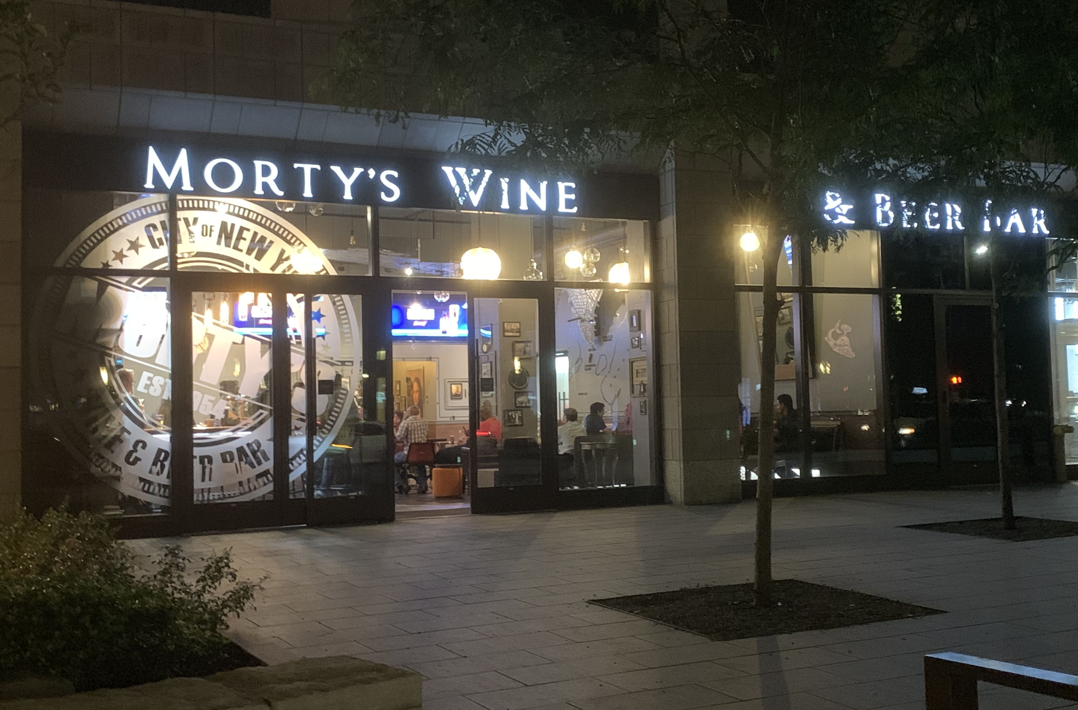 Morty’s Wine & Beer Bar studio Blu design Jaki Johnsen