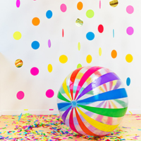 DIY Floating Confetti Photobooth (In a Box!) DIY Floating Confetti Photobooth (In a Box!)