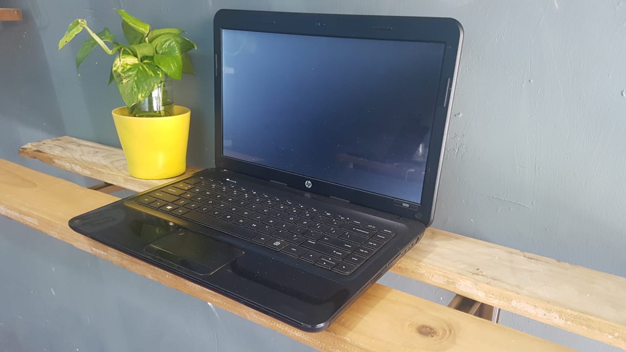 Laptop HP 1000 Mulus | AMD A4- 3330MX Radeon HD | 2GB RAM | 320HDD | STUDIO  GADGET JOGJA |