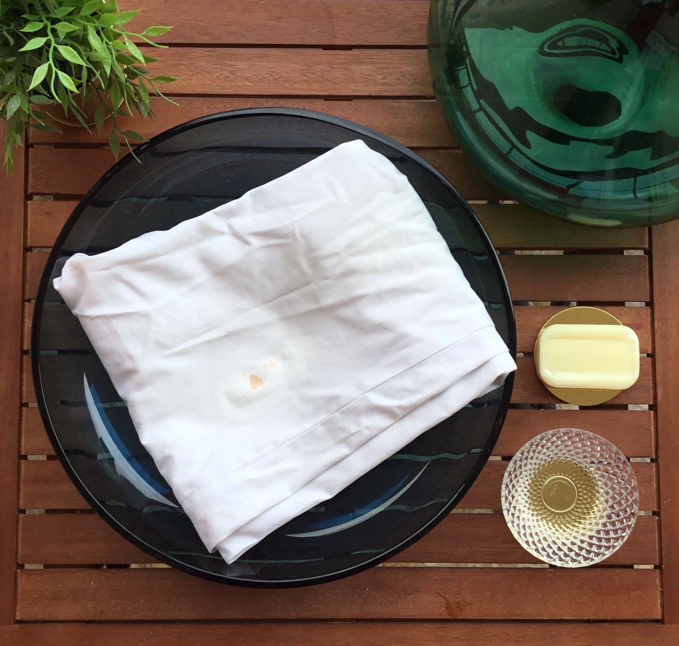 The best way to remove stains from silk Studio Heijne