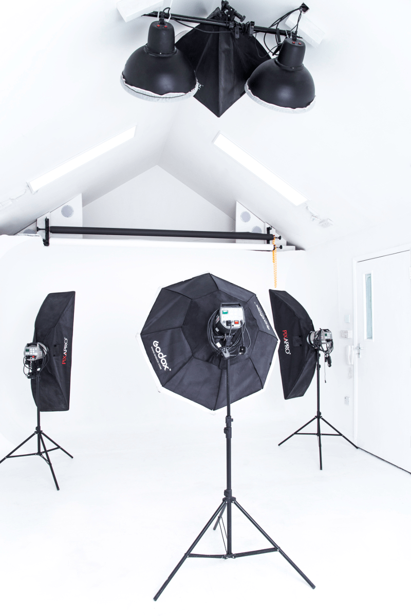Studiohire London SE8 4NT PHOTOGRAPHY Studio Hire with flash photography and video lighting and