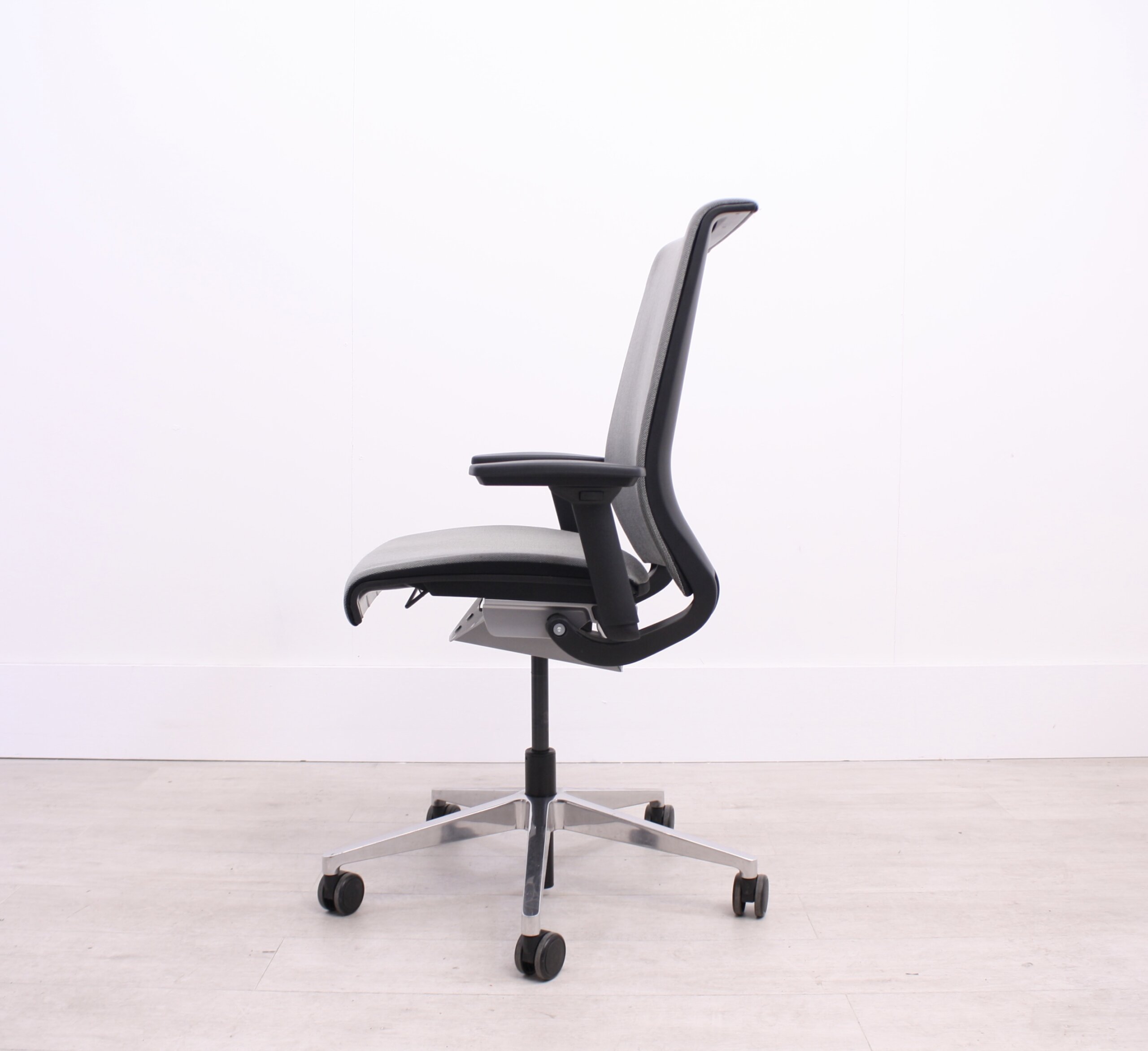 Steelcase Think chair StudioModern Steelcase Think chair StudioModern
