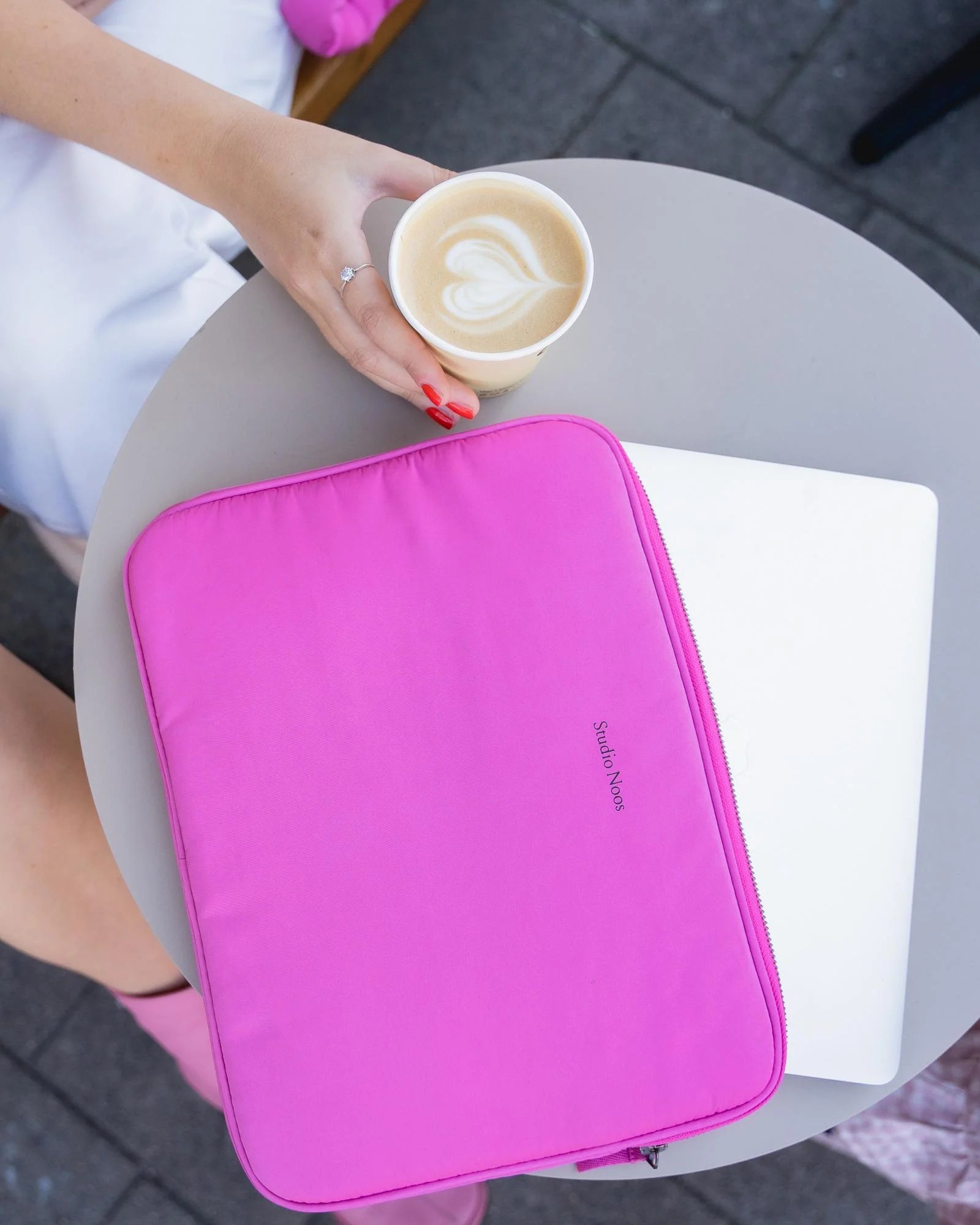 Pink Puffy Laptop Sleeve 13 INCH Studio Noos