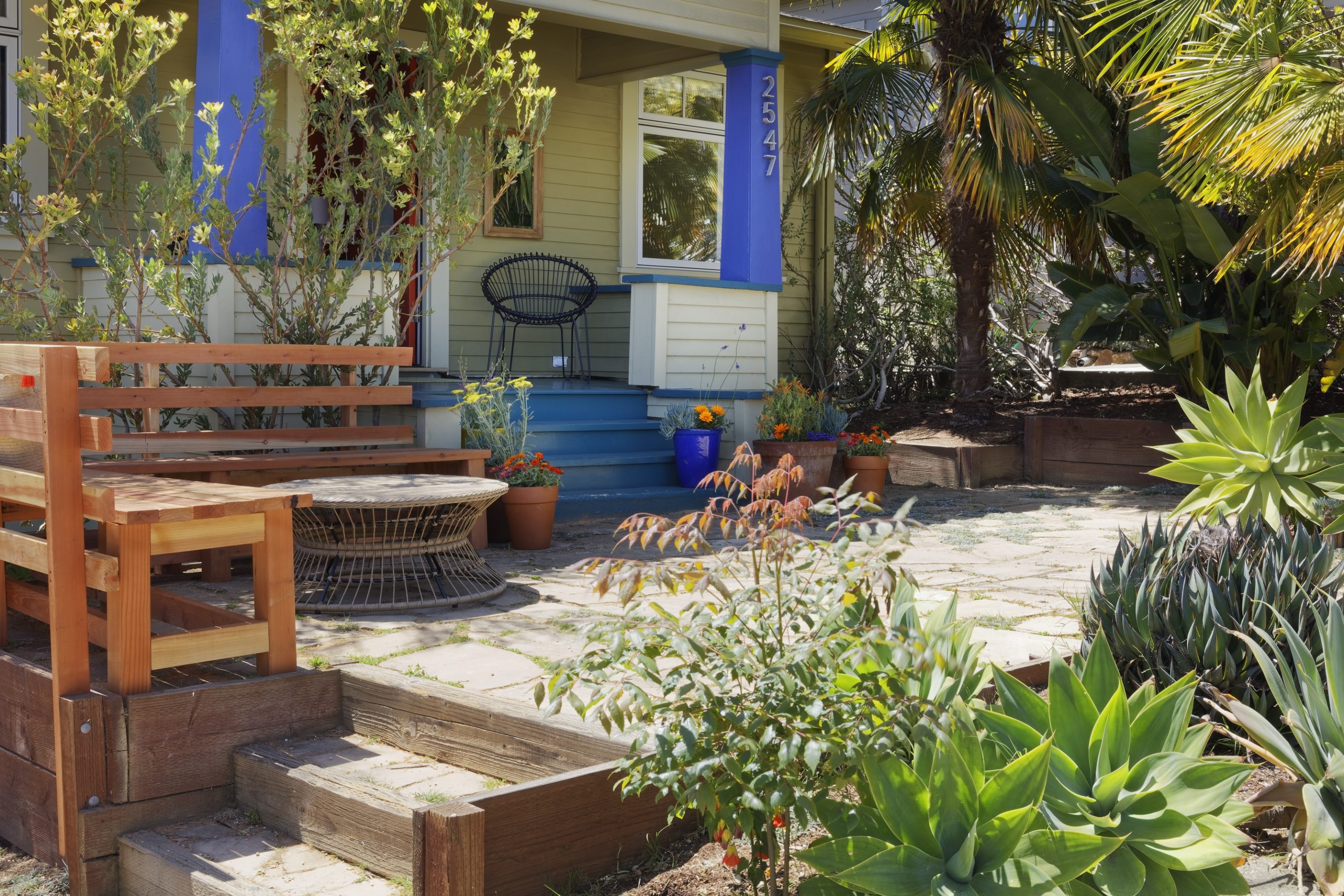 Tropical Modern Bungalow, Oakland Studio Saha