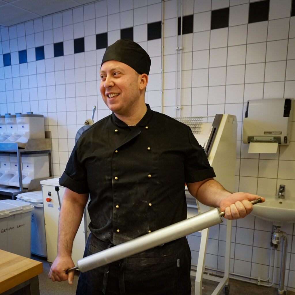 Utbilda dig till bagare och arbeta på bageri eller konditori.