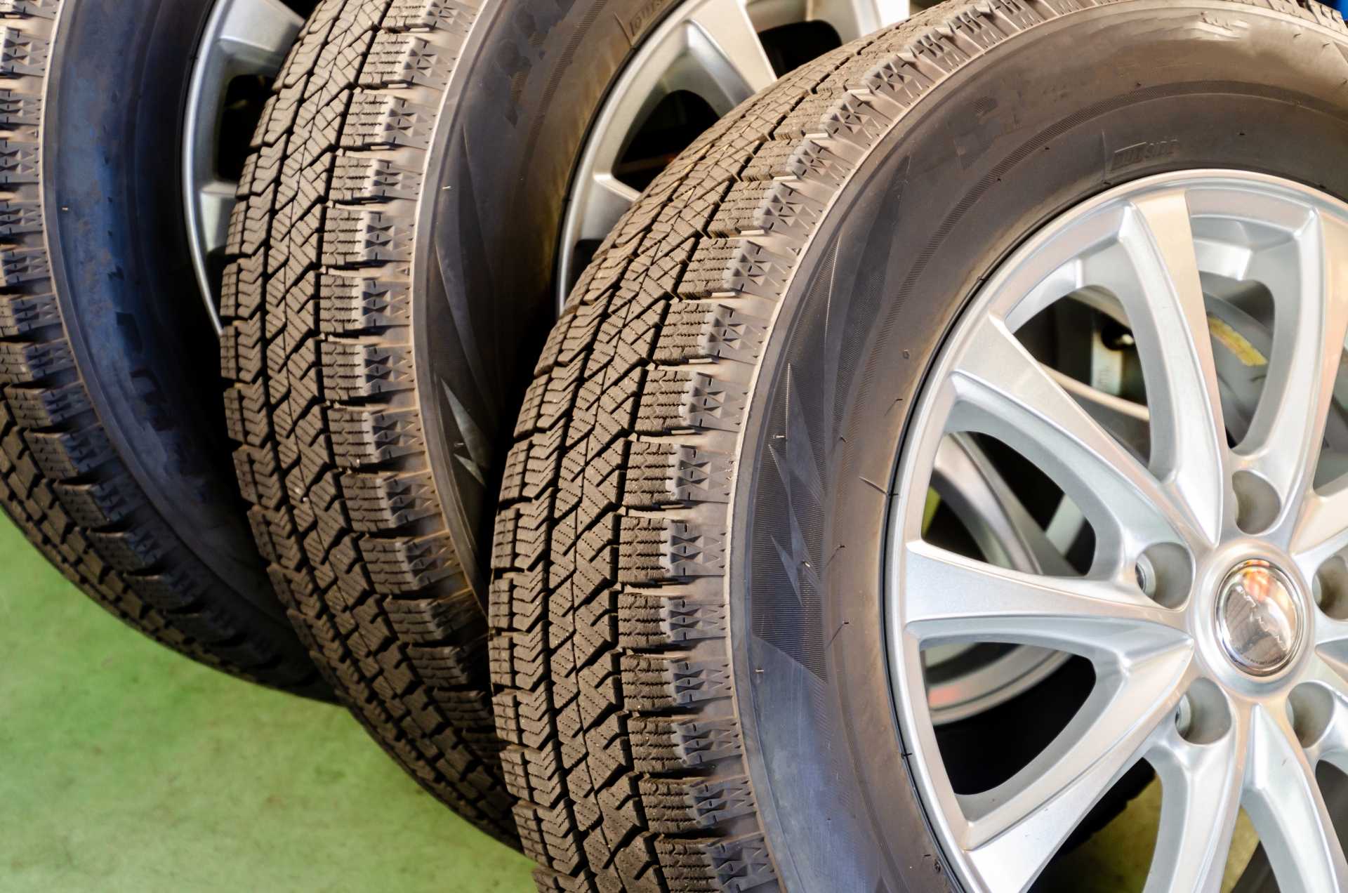 オートバックスでスタッドレスタイヤのレンタルはある？料金はいくら？ スタッドレスタイヤの相場調査隊