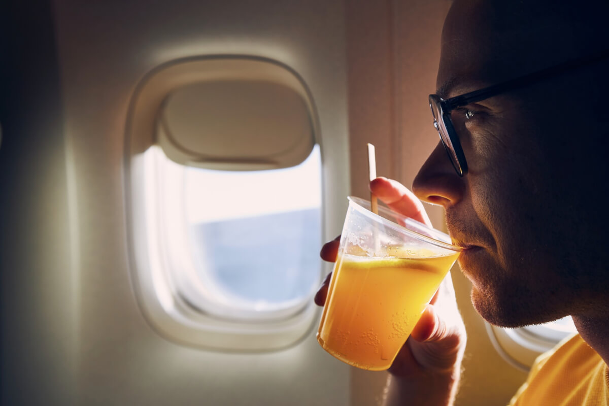 Boozing and snoozing on an airplane is terrible for your heart