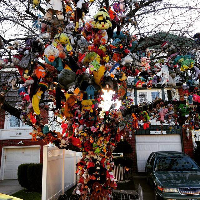 The story of the tree with stuffed animals in Brooklyn StuffedParty
