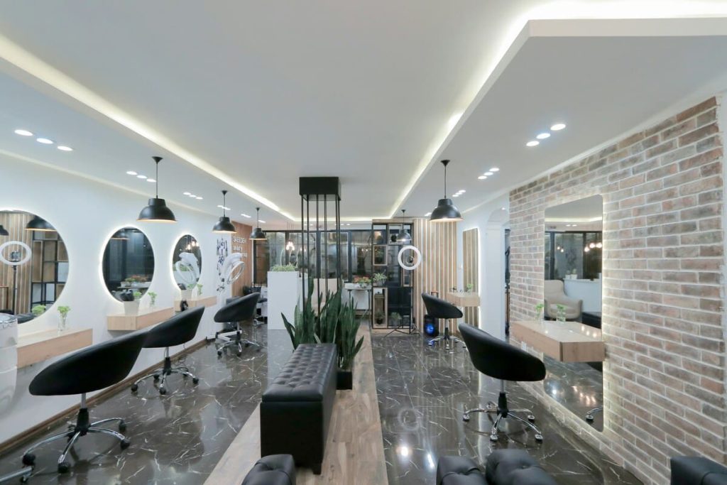 6 Essential Software Features Every Salon Booth Renter Needs