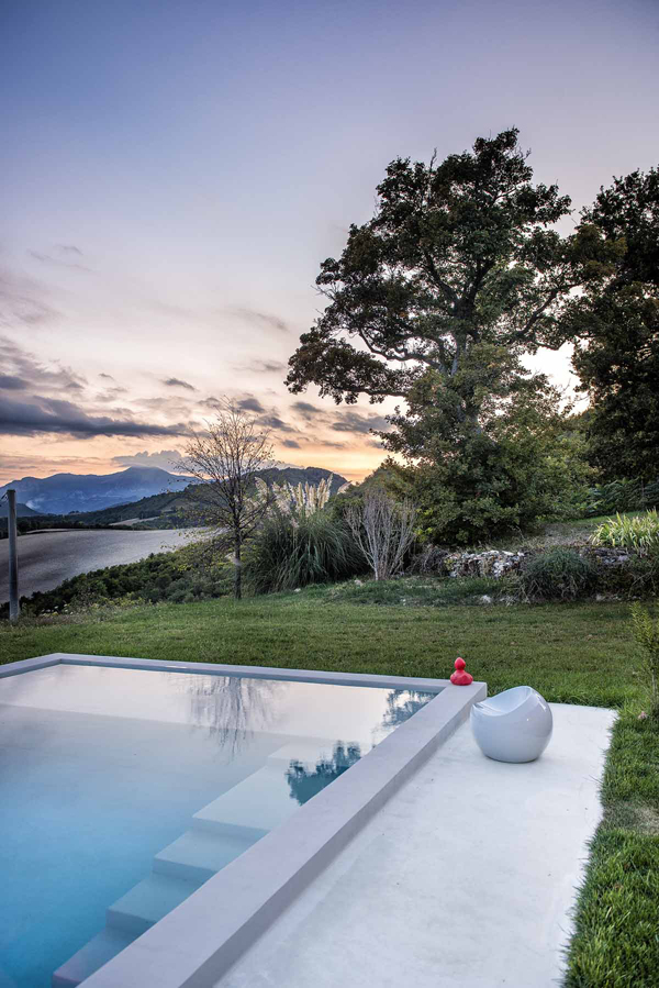 THE TRAVEL FILES A STYLISH HOLIDAY VILLA IN ITALY THE STYLE FILES