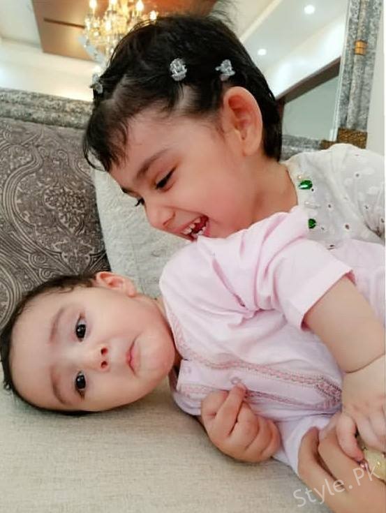 Beautiful pictures of Ayeza Khan with her Kids Style.Pk