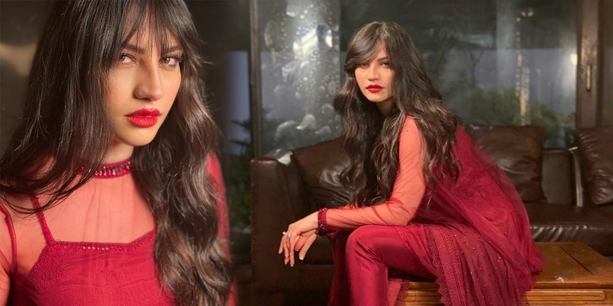 Neelum Muneer Looks Stunning In Red Attire