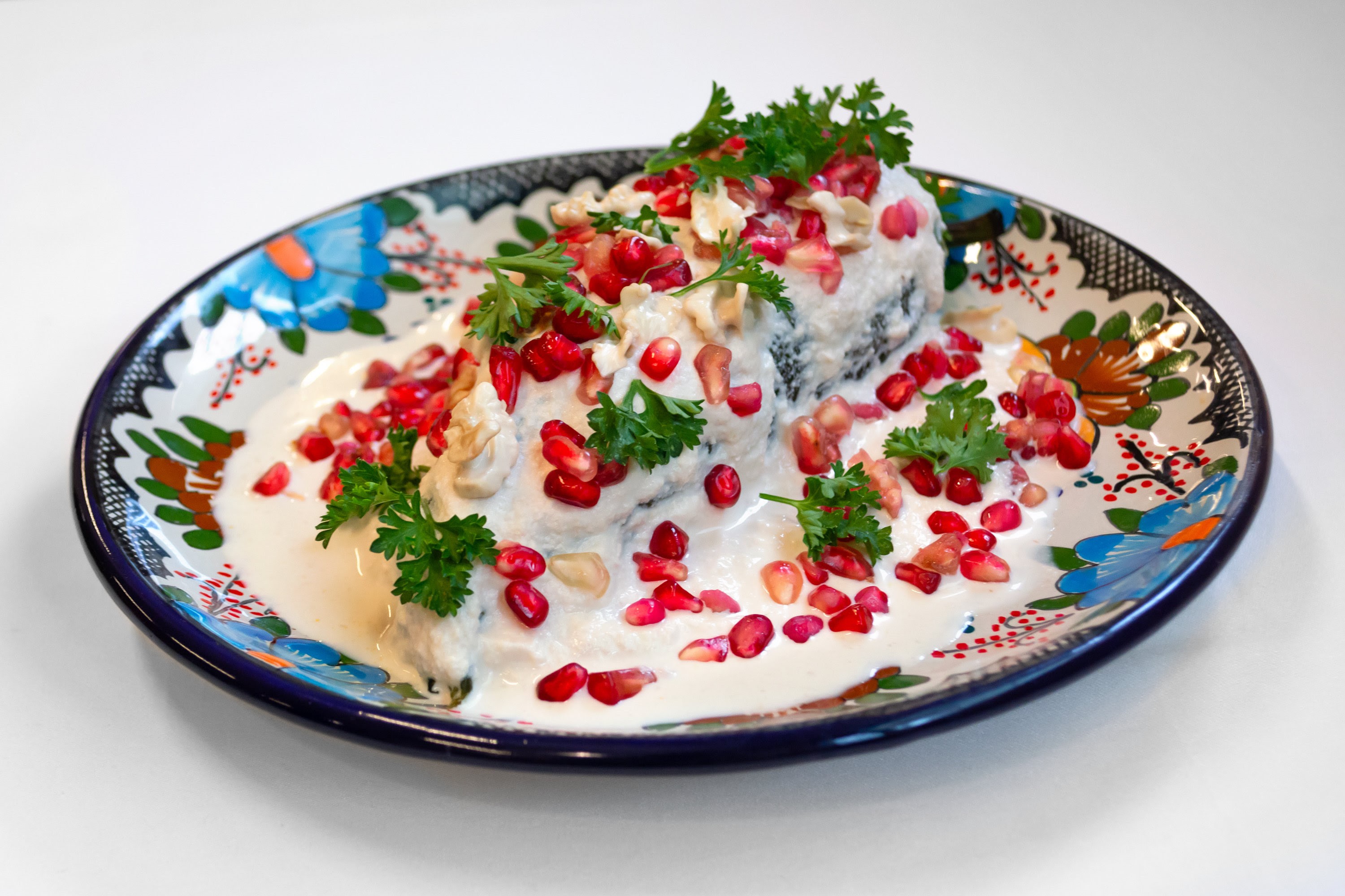 ¡Inicia la temporada de chiles en nogada en Nicos! Style by ShockVisual