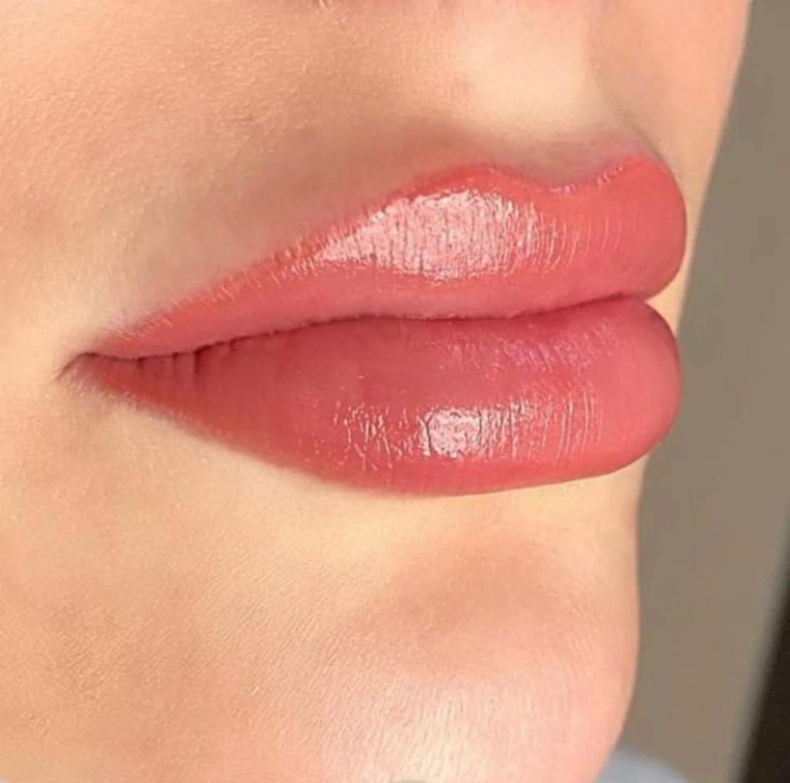 BABY LIPS La técnica que embellece los labios llega a Leonora Studio Style by ShockVisual