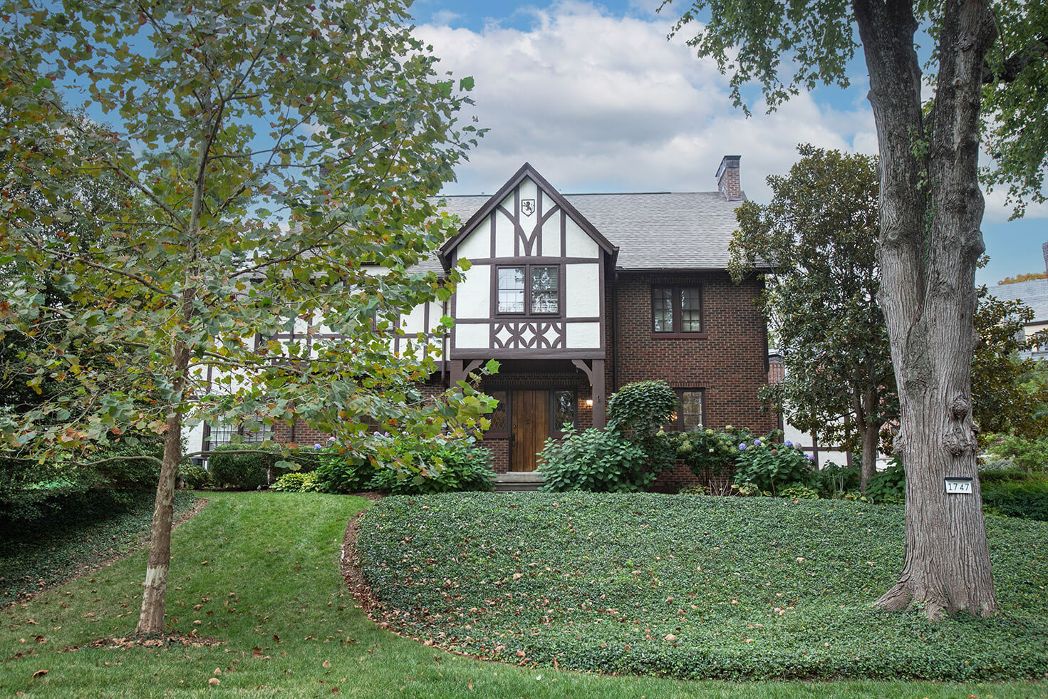 1747 Spring Drive, Louisville KY StyleBlueprint