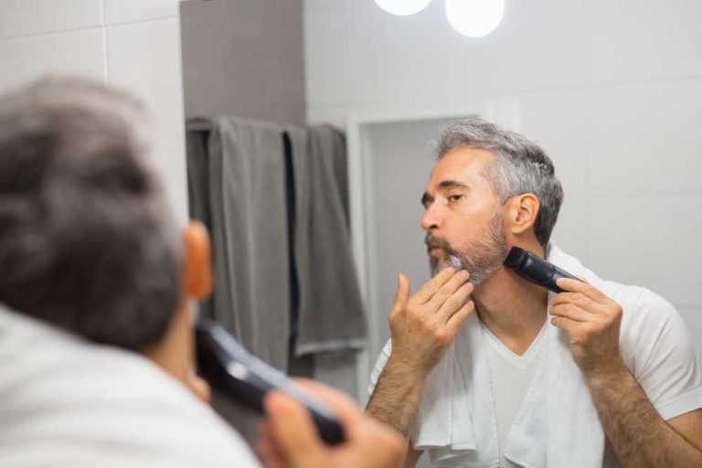 Top 10 Best Electric Razors For Elderly Man (2024) StyleBuzzer
