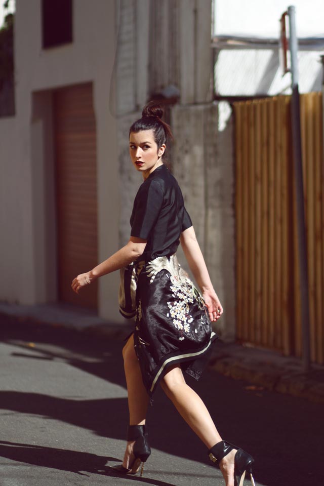 Tie Your Shirt Around Your Waist How to Wear the Trend StyleCaster